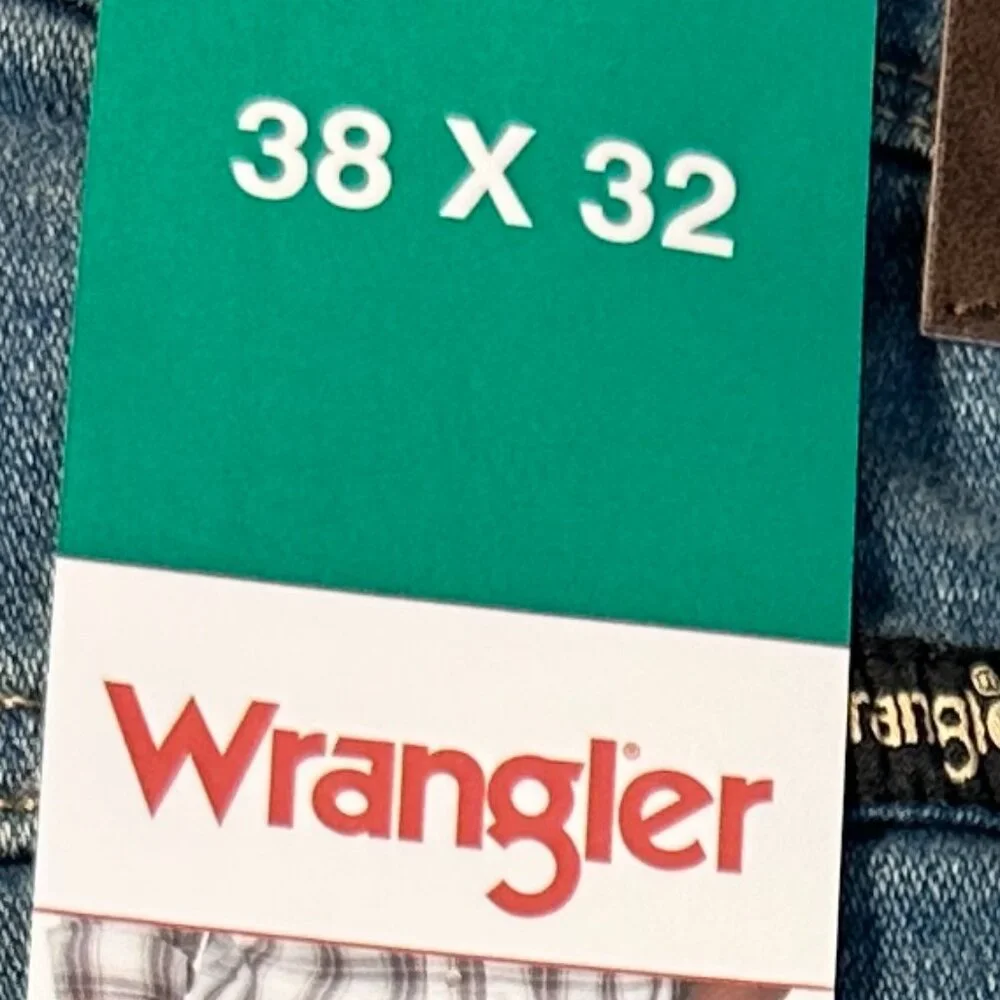Wrangler Men's Jean Size 38X32 Blue Stretch Relax Fit Straight Leg Casual (NEW)